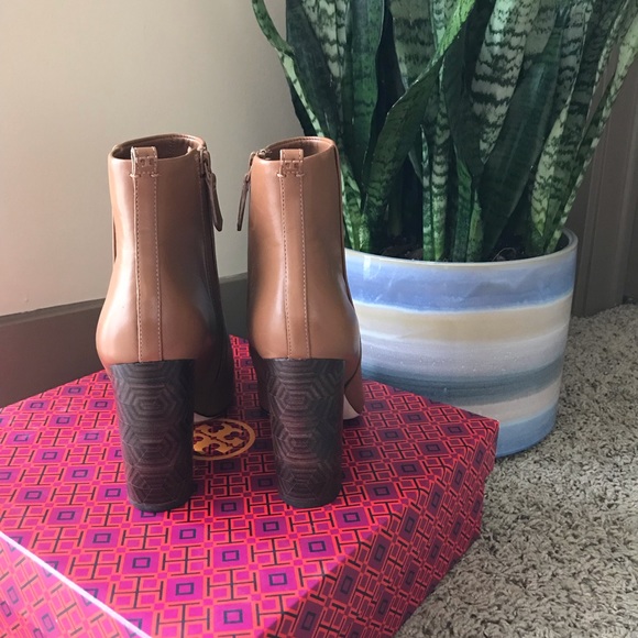 Tory Burch Grove Bootie / Royal Tan / Size 8 - Picture 6 of 9